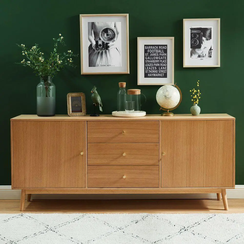 Meuble scandinave -Meubles vintage, bahut en bois aves des objets décoratifs verts