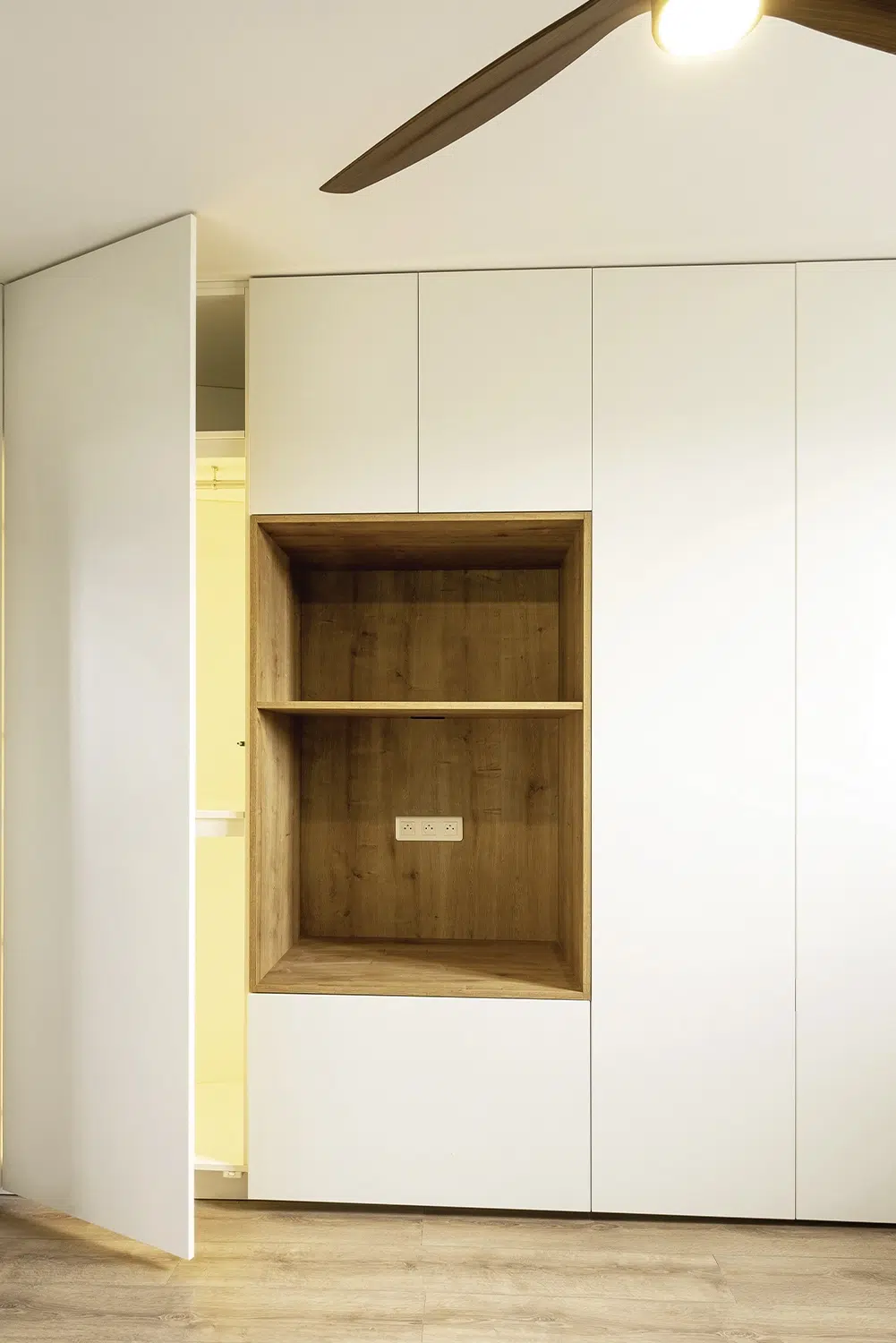 Architecte d’intérieur à Amiens – dressing sur mesure dans un appartement rénové à Mers-les-Bains par ARKA Concept